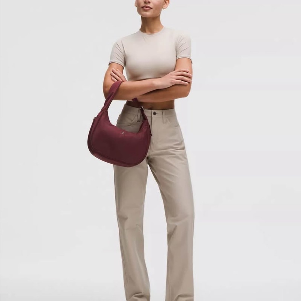 LULULEMON Maroon Shoulder Hobo Bag. (Like New)